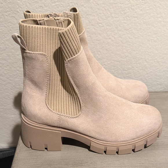 Stylish Beige Ankle Boots for Women - Picture 2 of 4